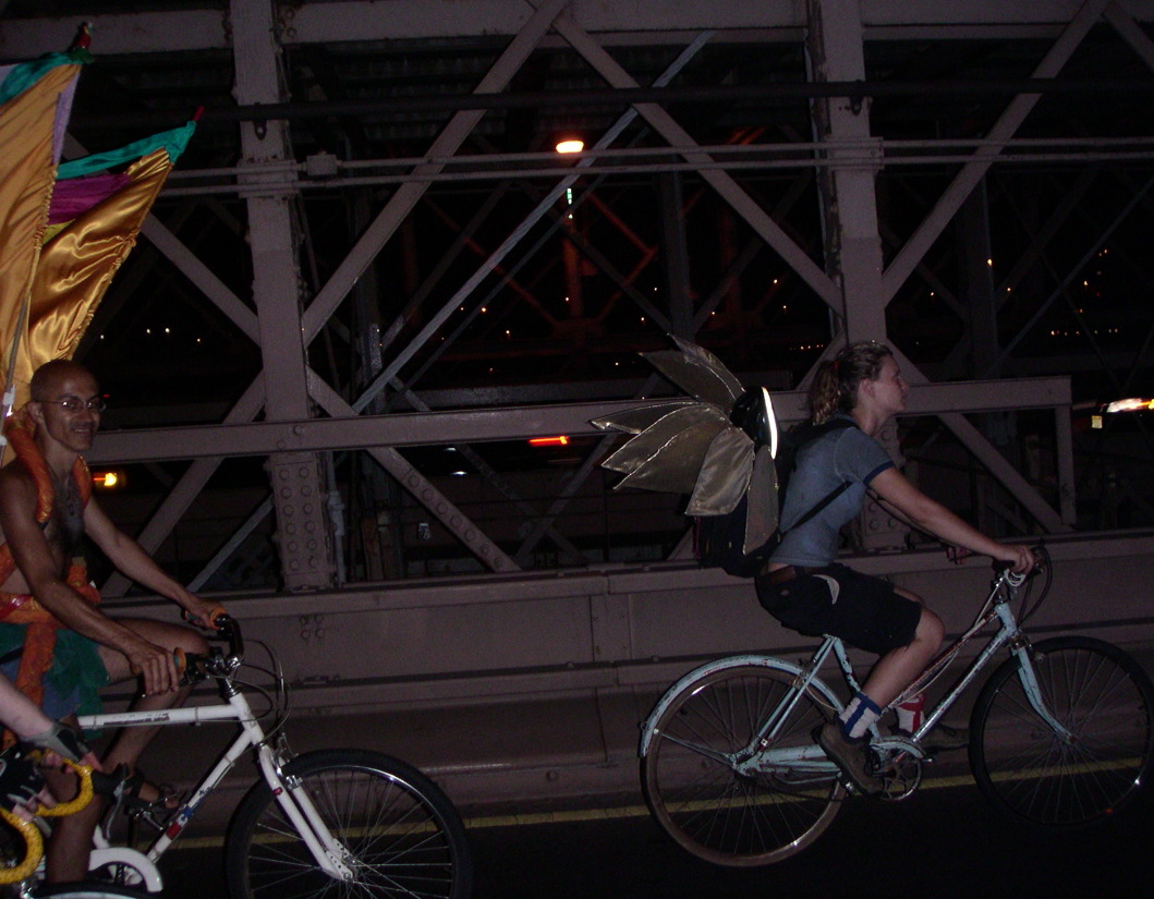 Critical Mass 8/03 bike hippies on the brooklyn bridge